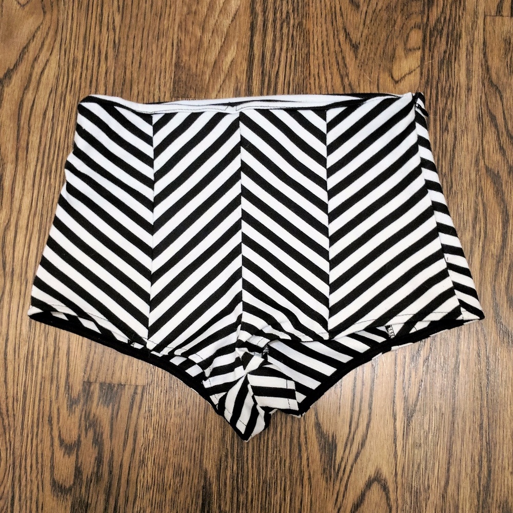 Top 10 U.S.A Black White Striped Stretch Shorts
