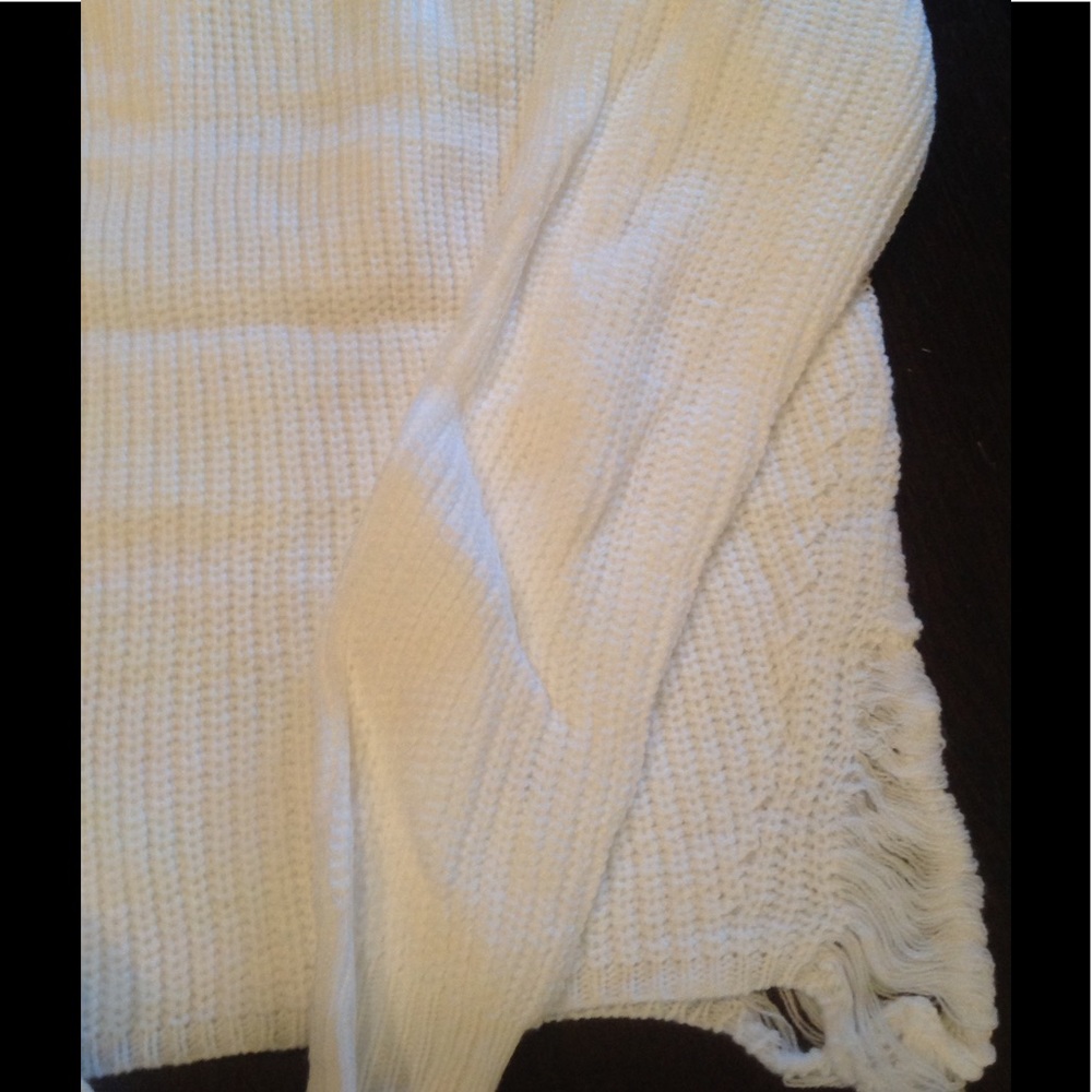 HP! CLEARANCE 🔥🔥1 left ! white distressed sweater💕 - Picture 5 of 8