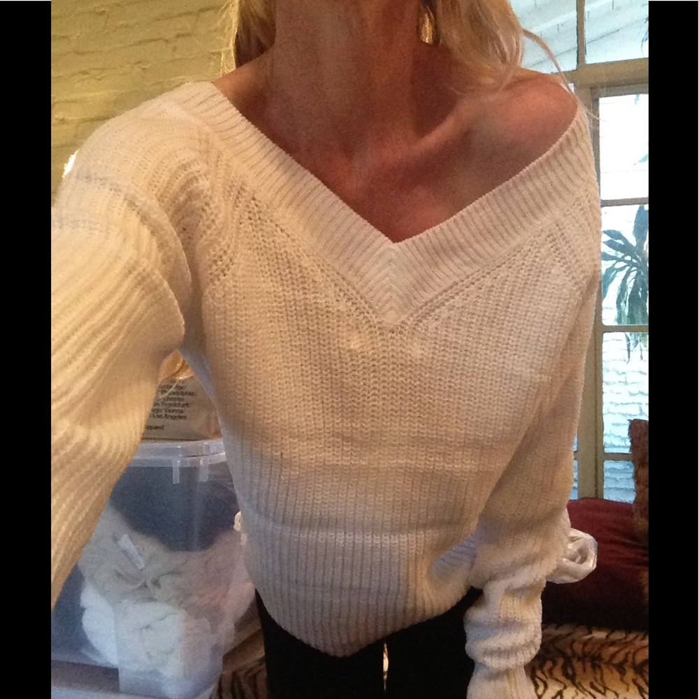 HP! CLEARANCE 🔥🔥1 left ! white distressed sweater💕 - Picture 6 of 8