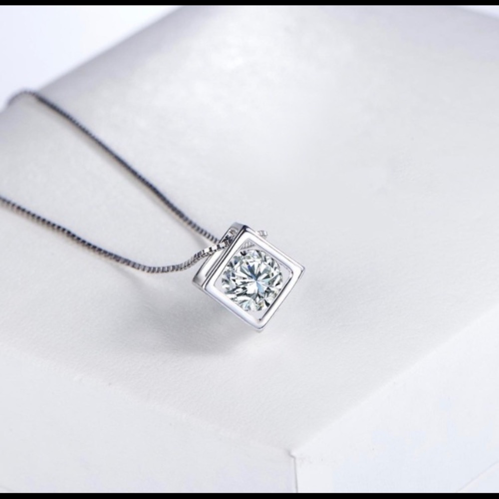 New Silver Clear Crystal Necklace and Pendant - Picture 2 of 4