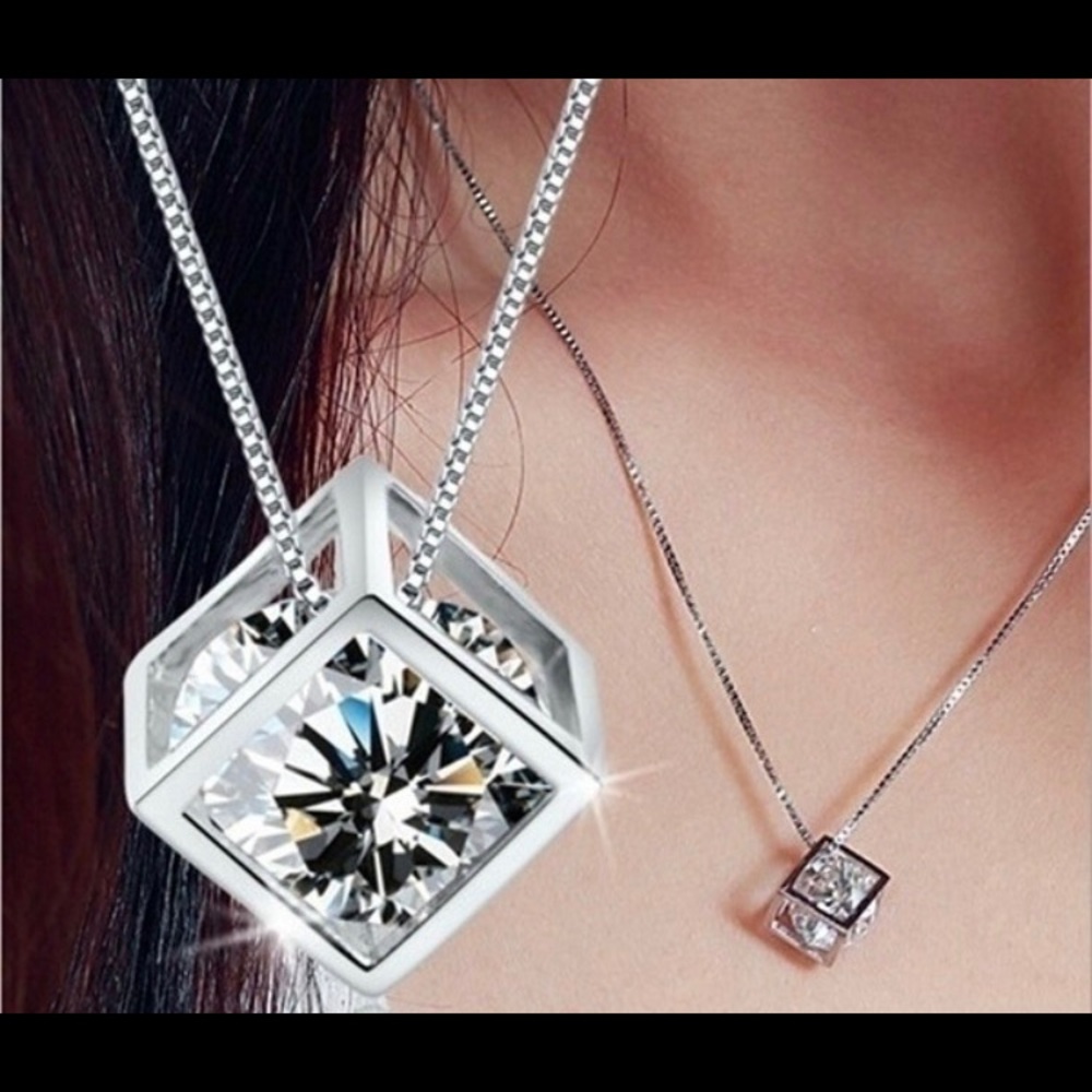 New Silver Clear Crystal Necklace and Pendant - Picture 4 of 4