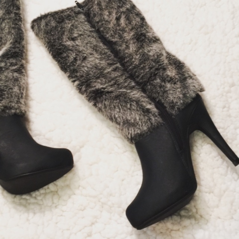 ✨Taking offers✨Shoedazzle Black Heels Gray Fur 7 - Picture 1 of 7