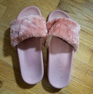 Pink fuzzy slides slippers