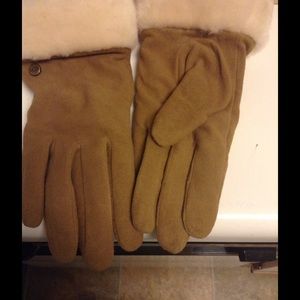 UGG gloves size small NWT