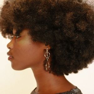 Meet your Posher, Leena