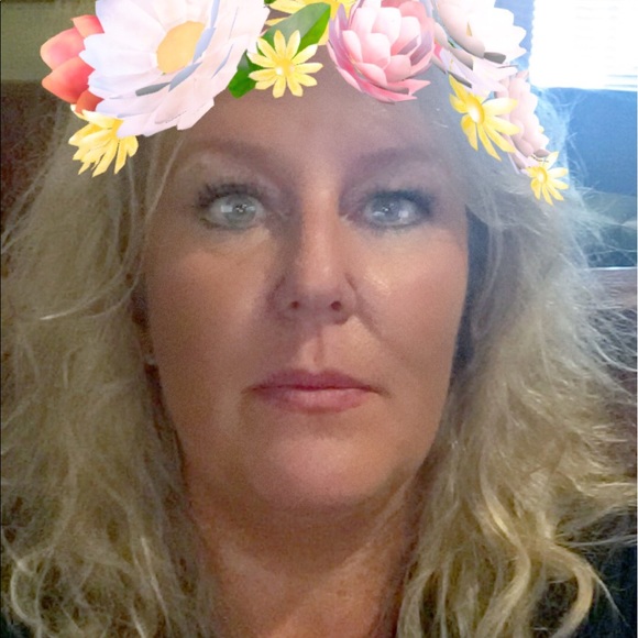 Meet your Posher, Debbie - Picture 1 of 1