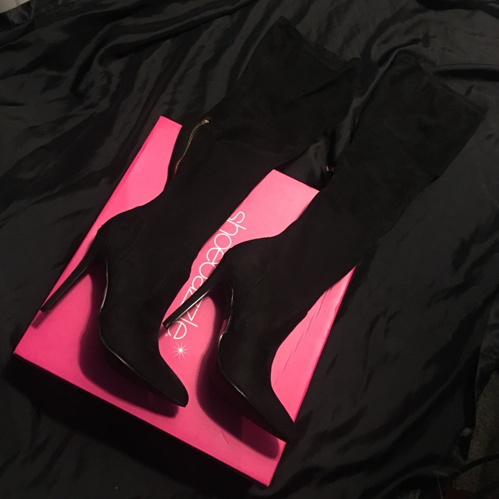 NIB Over the knee Black Suede Heeled Boots
