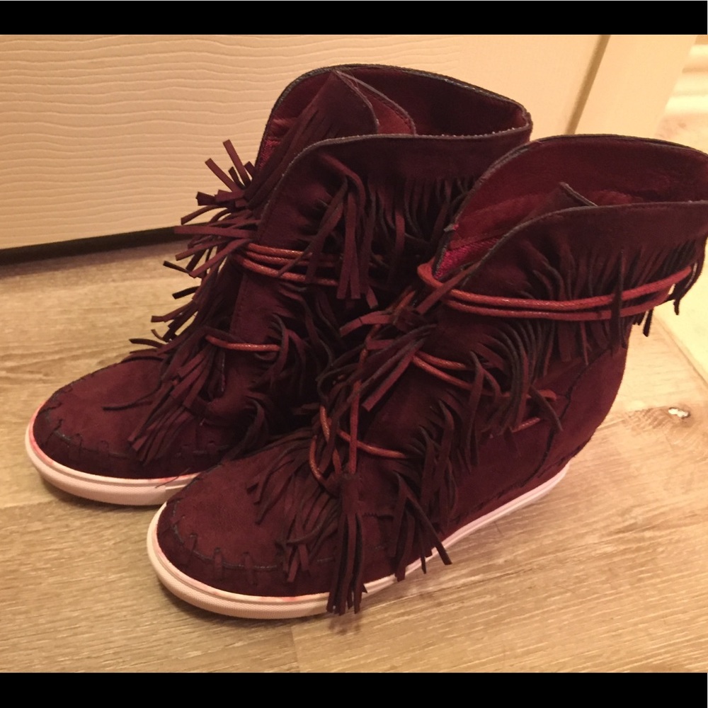 Maroon fringe sneaker wedges new but without tags