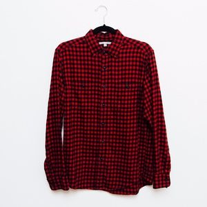 UNIQLO RED AND BLACK PLAID FLANNEL BUTTON-UP