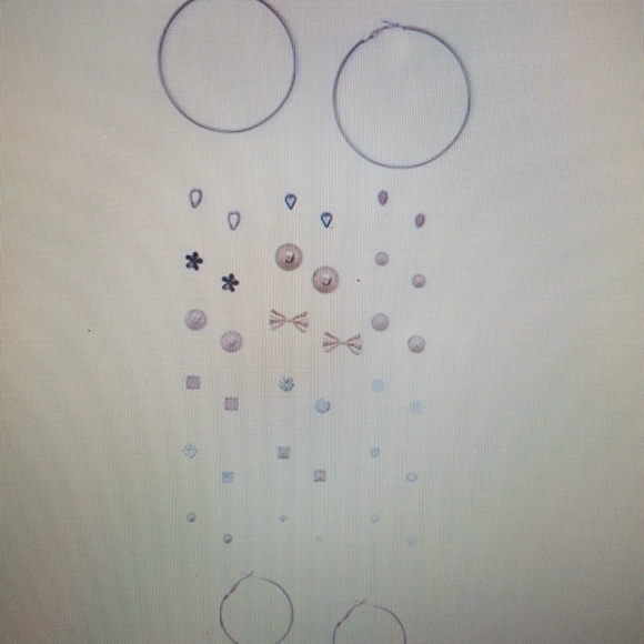 Set of 20 assorted stud and hoop earrings - Picture 1 of 2