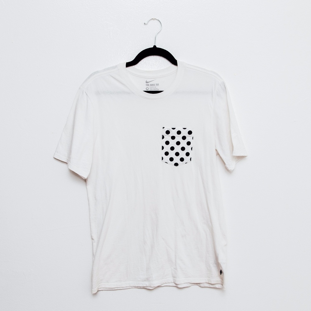 NIKE POLKA DOT POCKET TEE