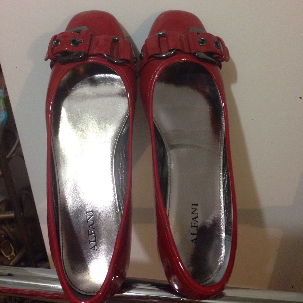 Red Alfani flats