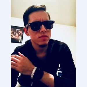 Meet your Posher, Aaron