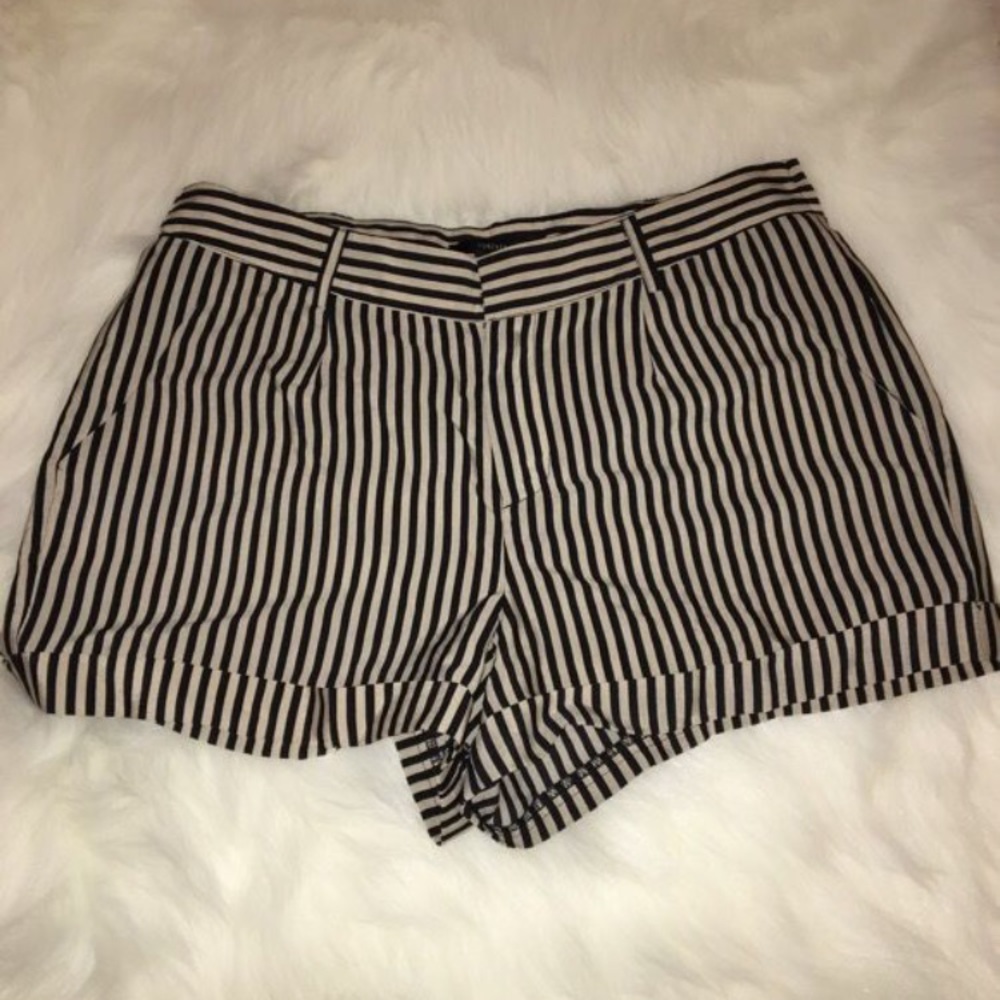 Woman's shorts