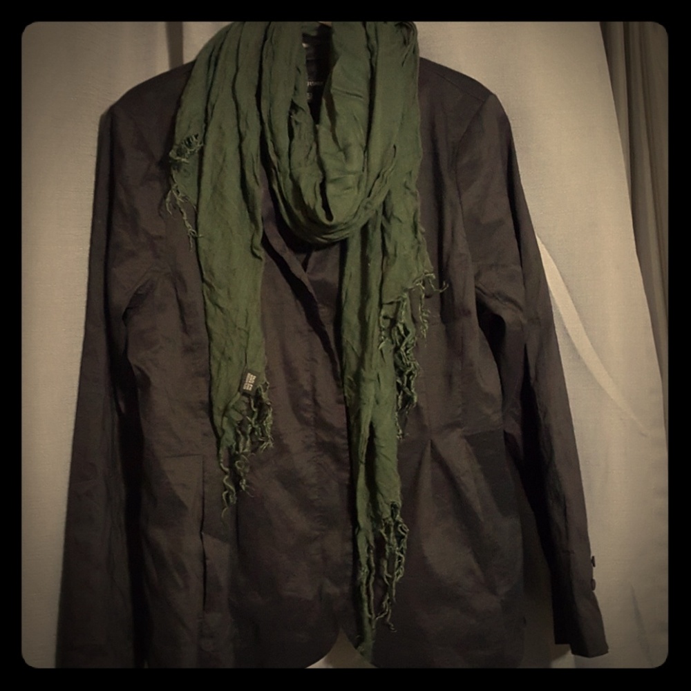 Black blazer/green scarf