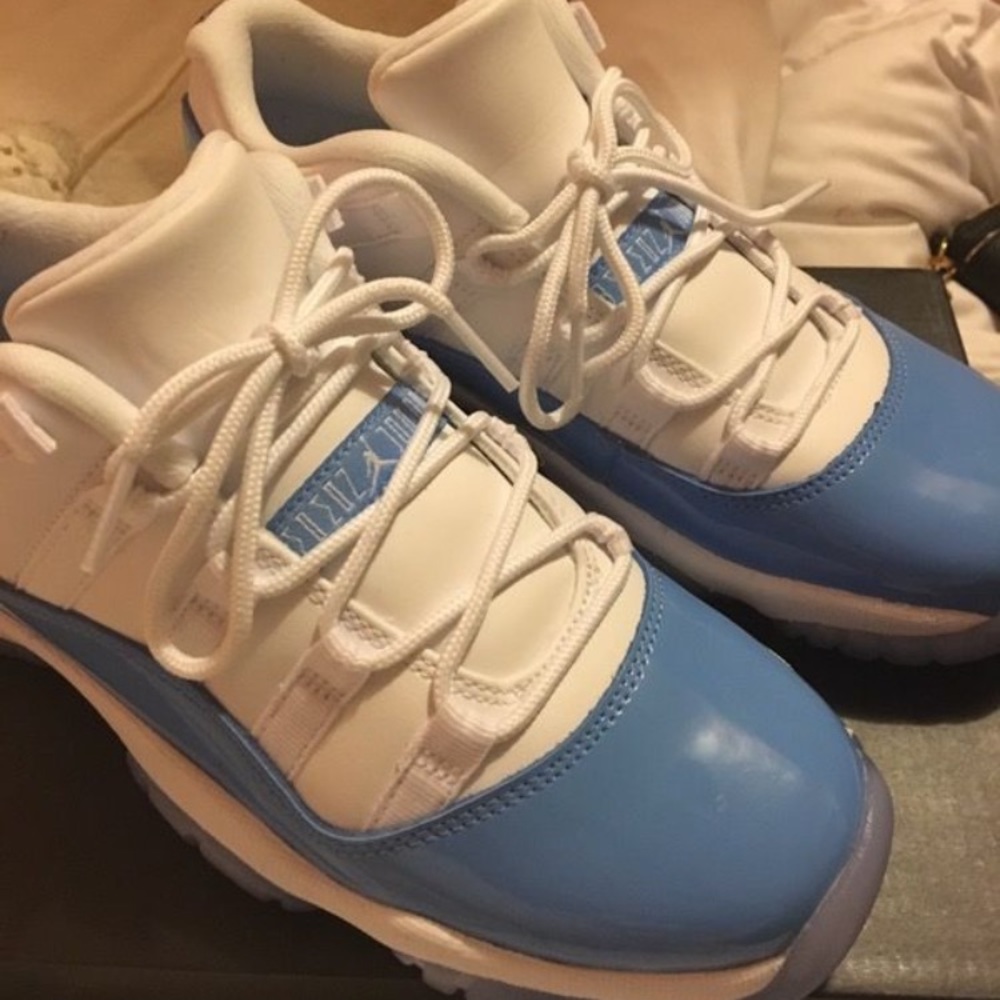 Air Jordan retro low university blue