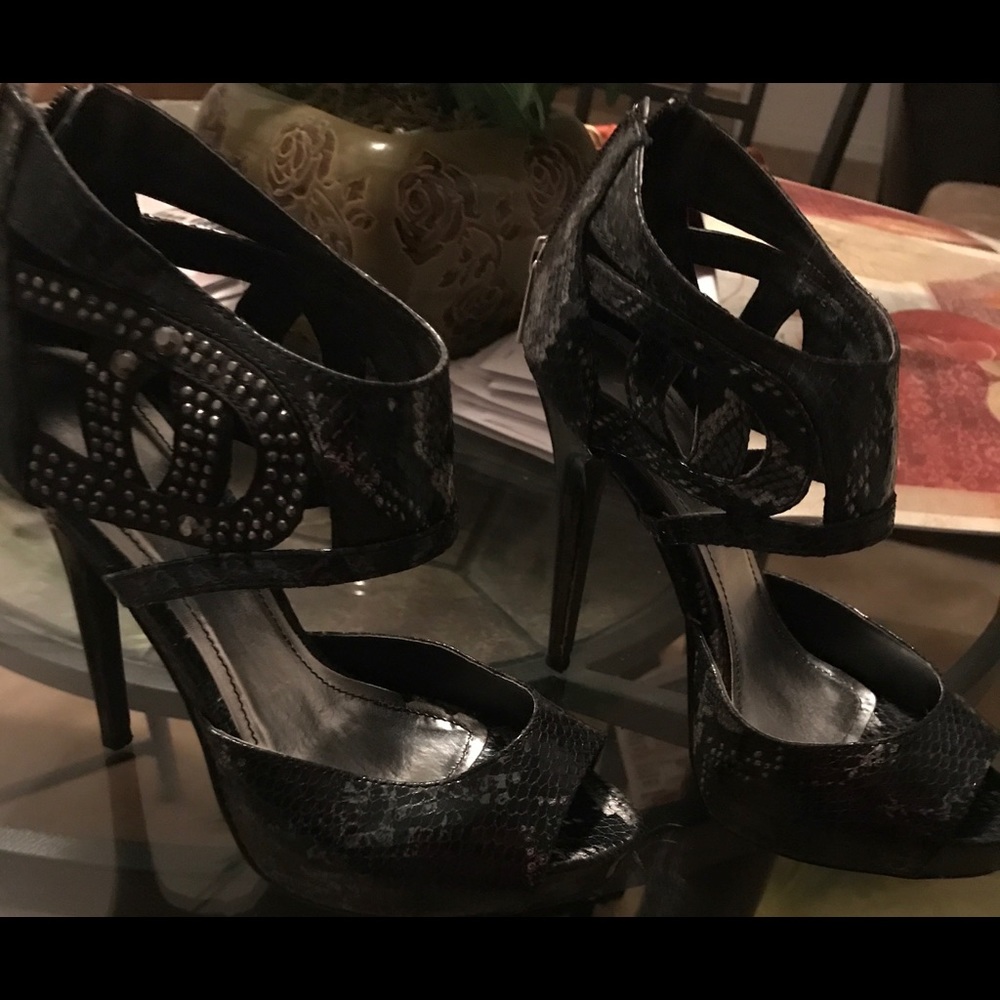 Heels 😍 - Picture 3 of 6