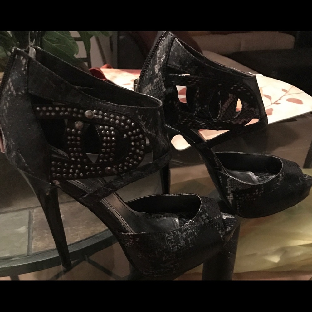 Heels 😍 - Picture 5 of 6
