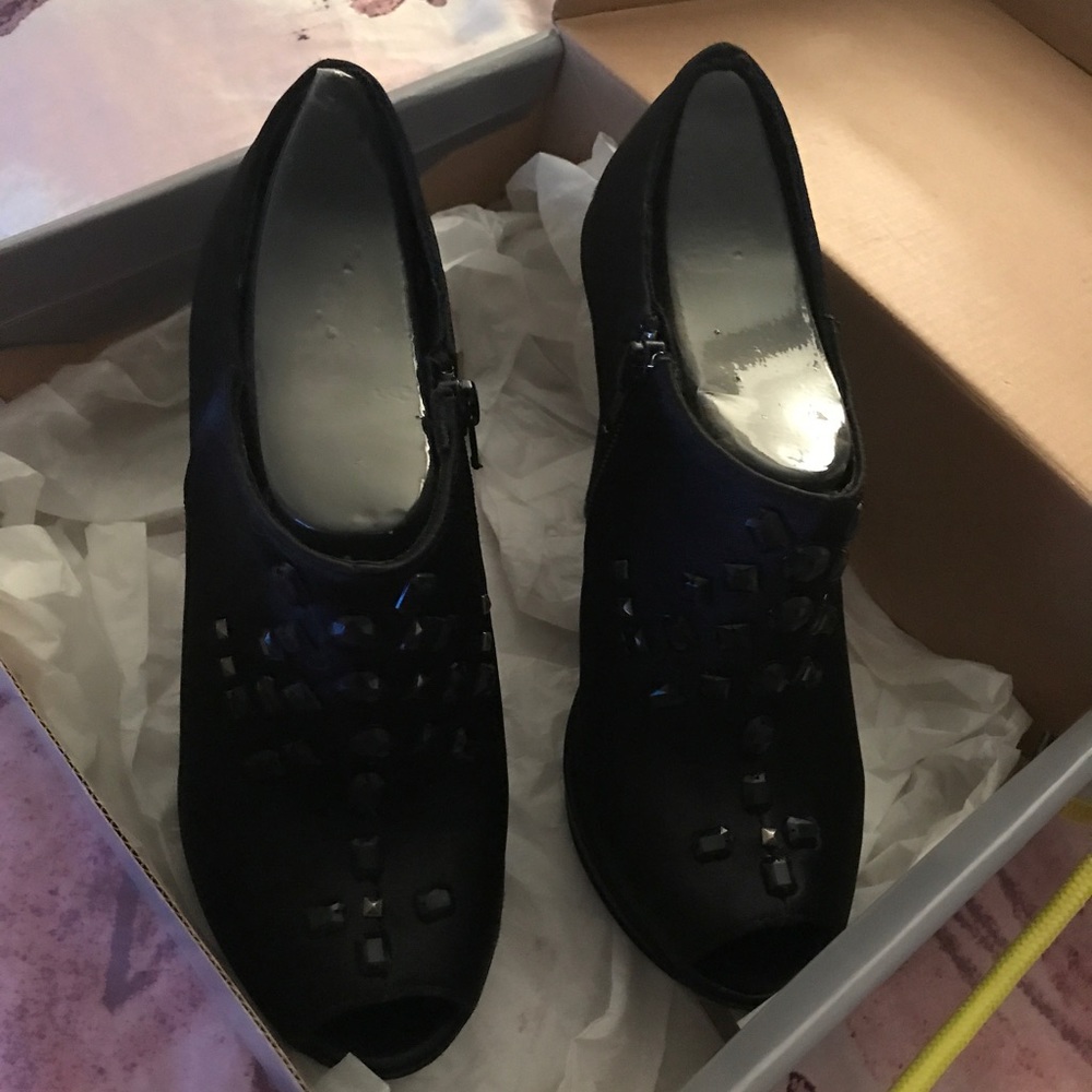 Heels 😍 - Picture 2 of 3