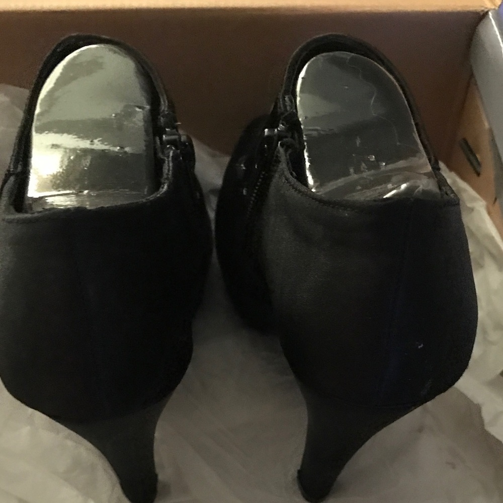 Heels 😍 - Picture 3 of 3