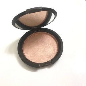 BECCA highlighter - Shimmering Skin Perfector