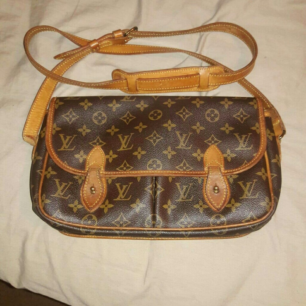 Sold! Louis vuitton crosdbody Sold!