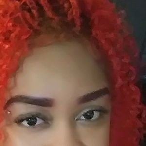 Meet your Posher, Dominique