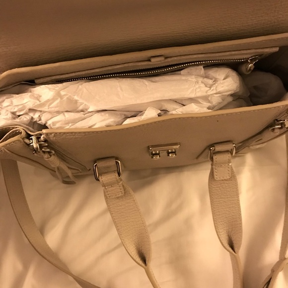 Pristine/Carried 20-30 min 3.1 Phillip Lim Pashli - Picture 3 of 11