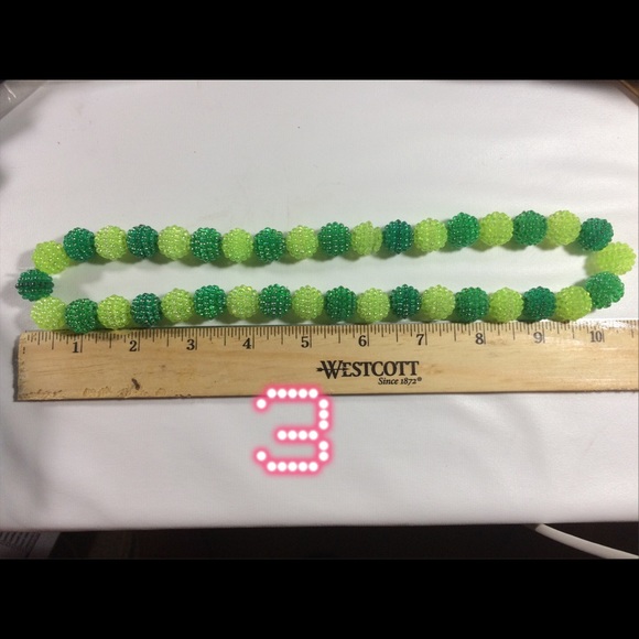 5/$15 Greens Chunky Beaded Necklace Handmade - Picture 4 of 5