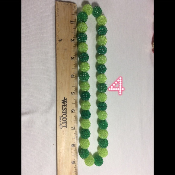 5/$15 Greens Chunky Beaded Necklace Handmade - Picture 5 of 5