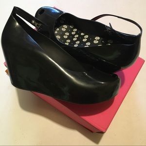 Mel Dreamed by melissa Toffee Apple Wedge size 10