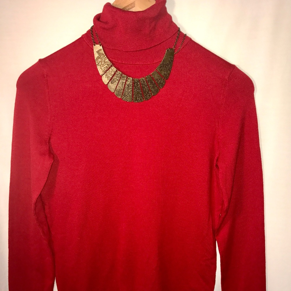 Red turtle neck long sleeves sweater