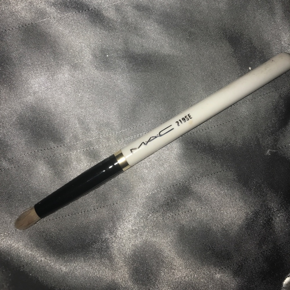 Mac eyeshadow brush!  sanitized barely used