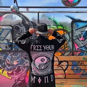 Meet your Posher, Larry