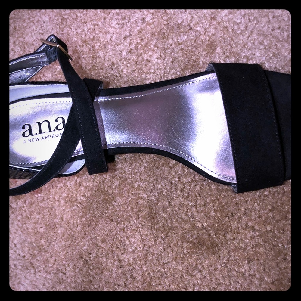 SIZE 9 ANA HEELS