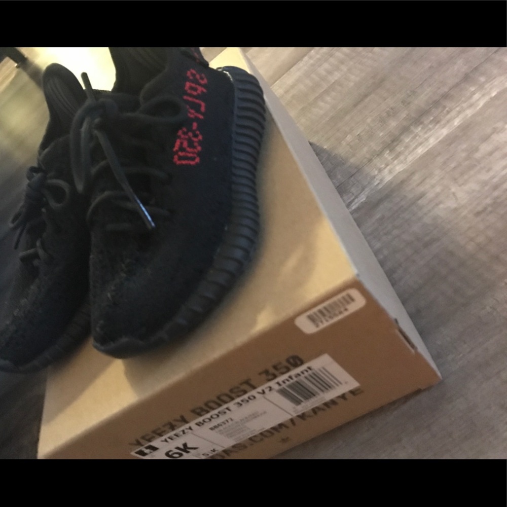 Kids yeezys size 6