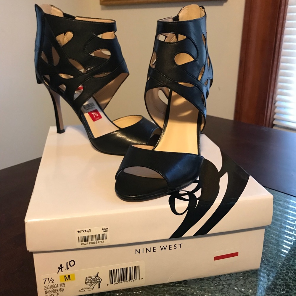 Nine West 7.5 new in box black heels