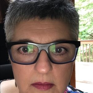 Meet your Posher, Debbie