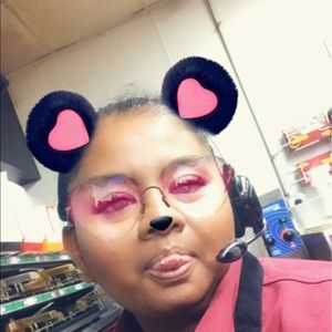 Meet your Posher, Monica