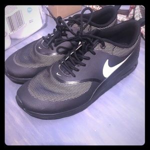 Nike Thea’s