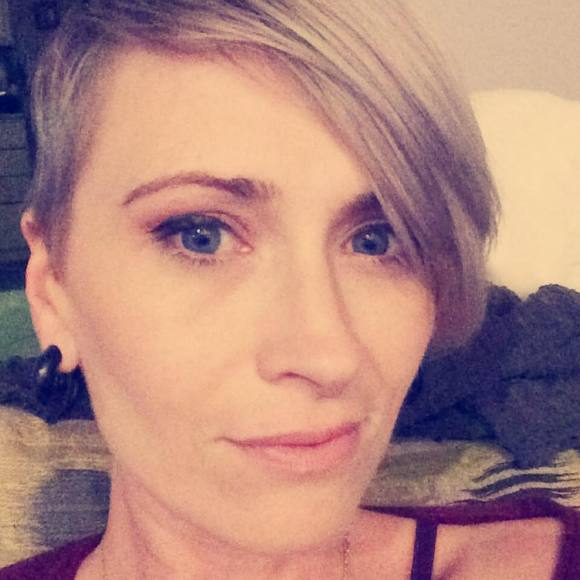 Meet your Posher, Courtni - Picture 2 of 4