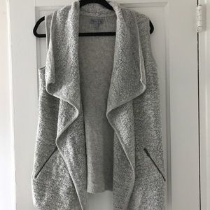 Great sweater with wooly feel!