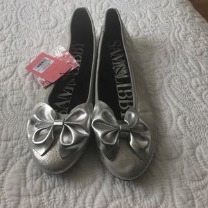 Sam & Libby silver snakeskin flats