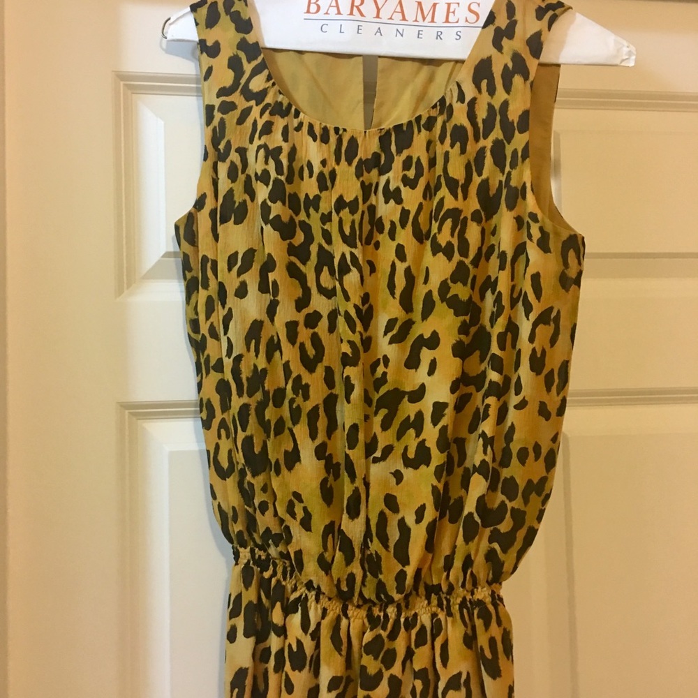 Saint John sleeveless blouse leopard print size 4