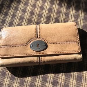 Women’s Fossil wallet
