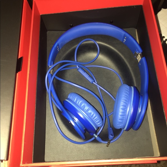 BLUE BEATS BY DR DRE - Picture 3 of 3