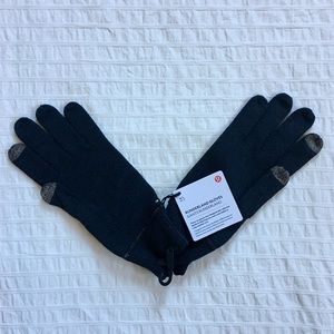 ⬇️ NWT Lululemon "Runderland" gloves