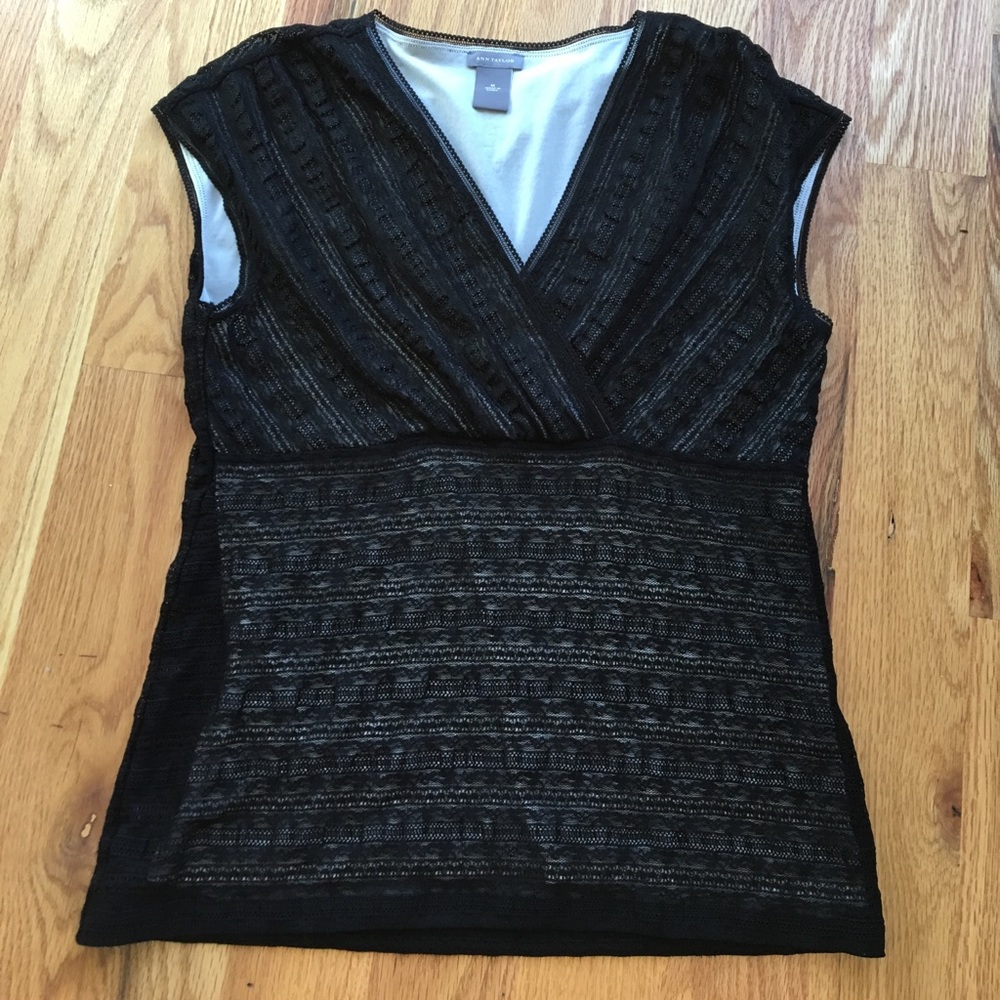 🎆 Ann Taylor lined  Lace Top.