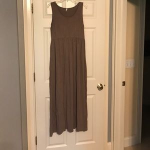 Maternity maxi dress