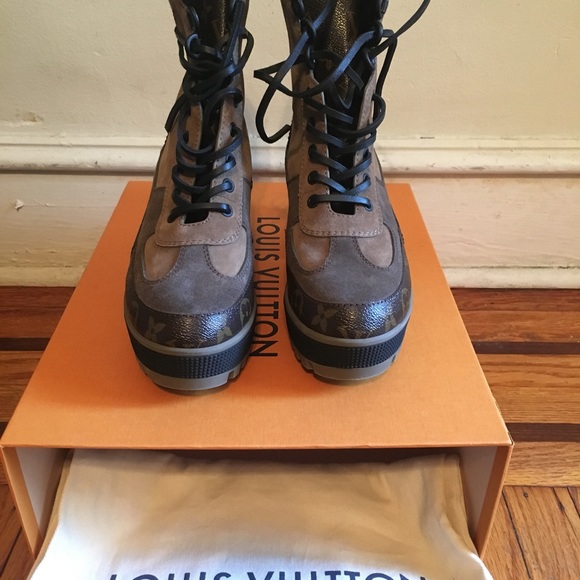 Auth LV Laureate Desert boots - Picture 4 of 7